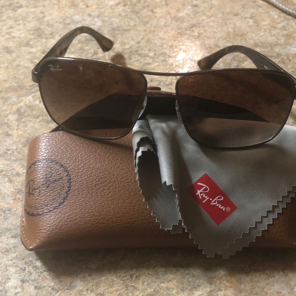 Ray-Ban Brown Gradient Lens Aviator Sunglasses